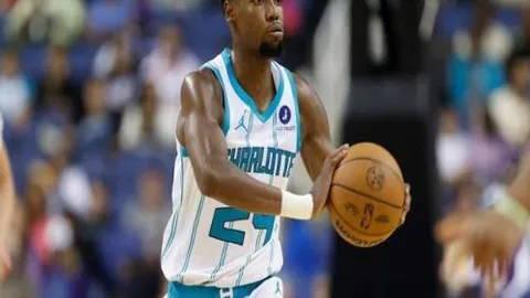 北大才女非洲成家战乱归国，街头卖饭重逢丈夫终成驻华大使